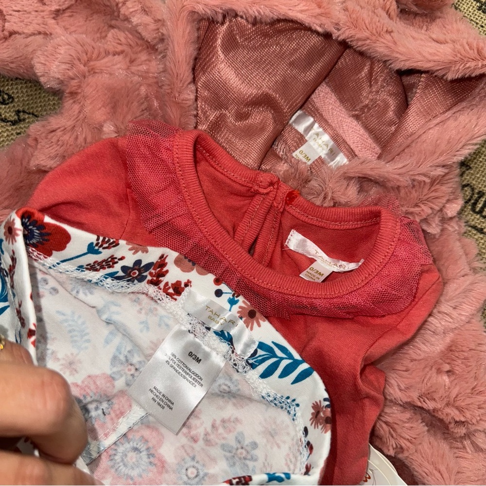 Tahari Baby NWT! Faux Fur Jacket 3 Piece Matching Set Size 0/3M - Picture 6 of 10